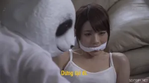 Dẫn em người yêu về đang cắm sừng thì cô bạn cùng phòng bổng trở về