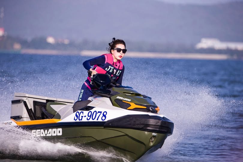 Địt nhau cùng gái ngon lồn múp có cái lồn nhiều nước